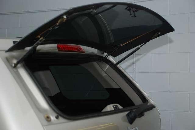 Jeep Grand Cherokee 2010 photo 2