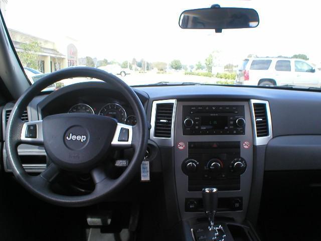 Jeep Grand Cherokee 2010 photo 2