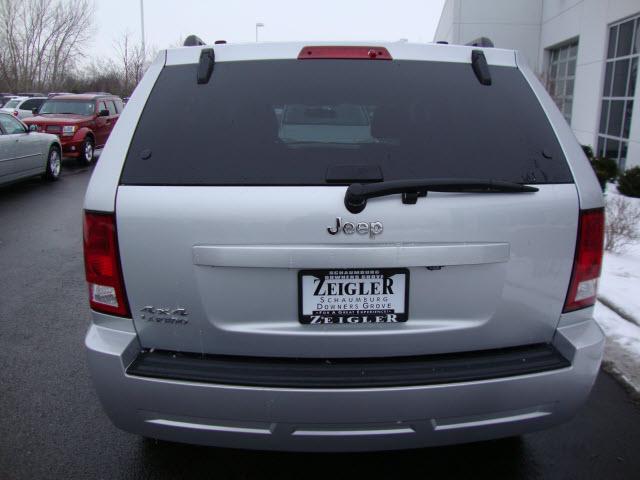 Jeep Grand Cherokee 2010 photo 1
