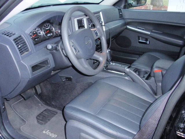 Jeep Grand Cherokee 2010 photo 1