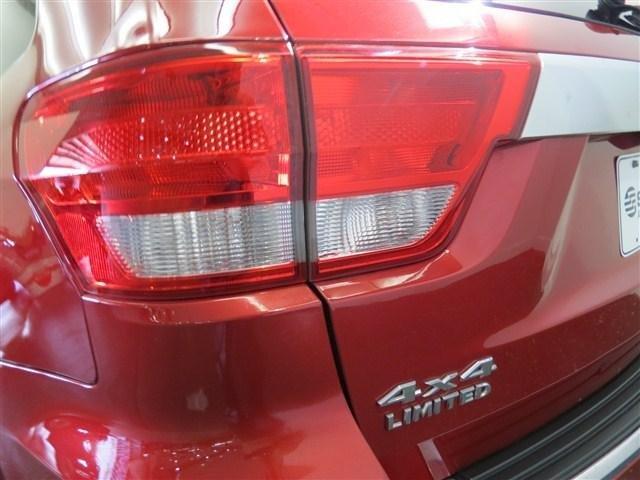 Jeep Grand Cherokee 2011 photo 14