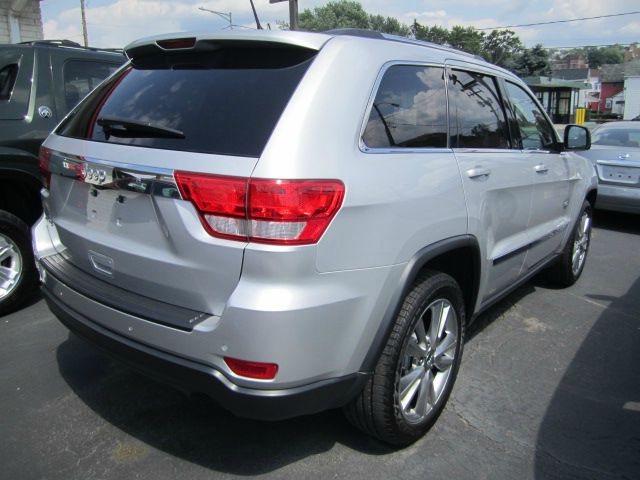 Jeep Grand Cherokee 2011 photo 3