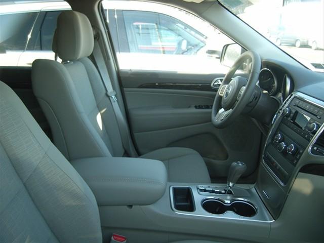 Jeep Grand Cherokee 2011 photo 3