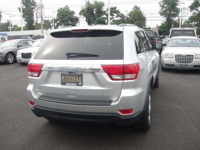 Jeep Grand Cherokee 2011 photo 2