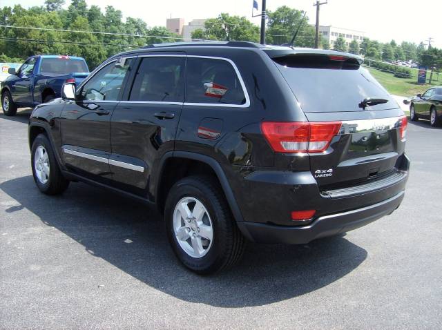 Jeep Grand Cherokee 2011 photo 2