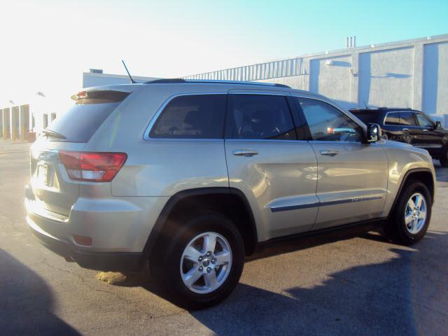 Jeep Grand Cherokee 2011 photo 1