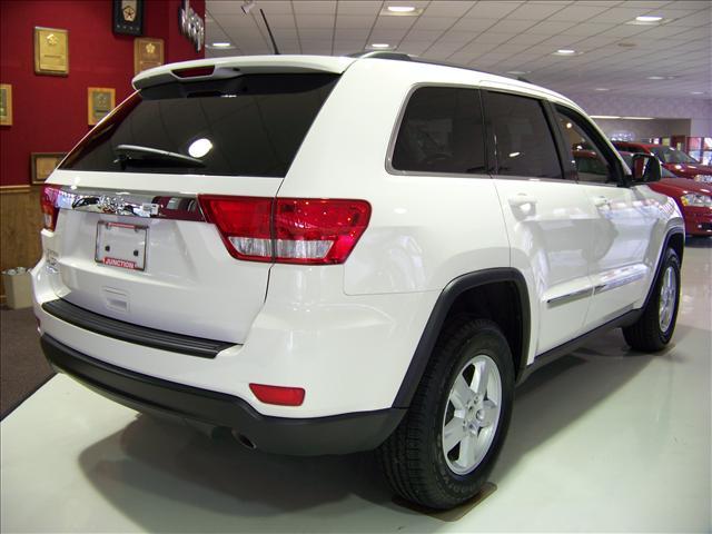 Jeep Grand Cherokee 2011 photo 2