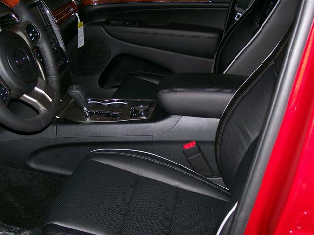 Jeep Grand Cherokee 2011 photo 2