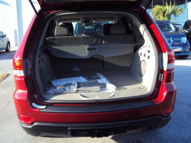 Jeep Grand Cherokee 2011 photo 3