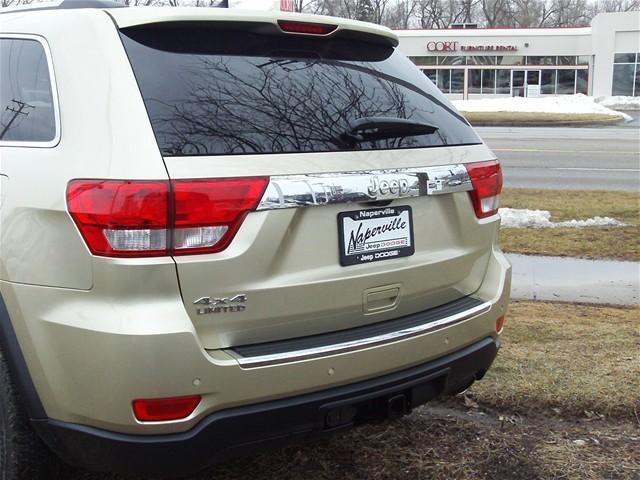 Jeep Grand Cherokee 2011 photo 3