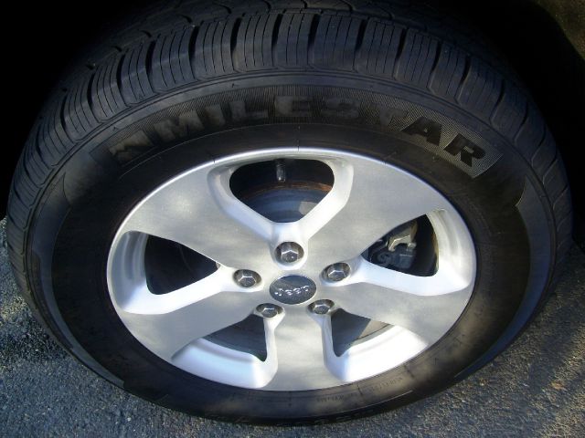 Jeep Grand Cherokee 2011 photo 4