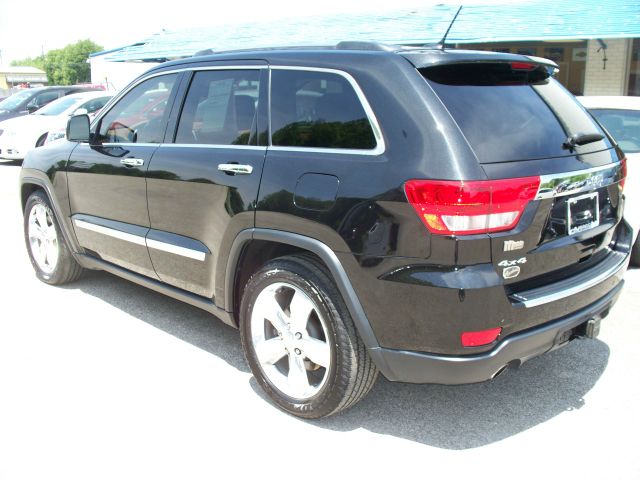 Jeep Grand Cherokee 2.4i Sedan SUV