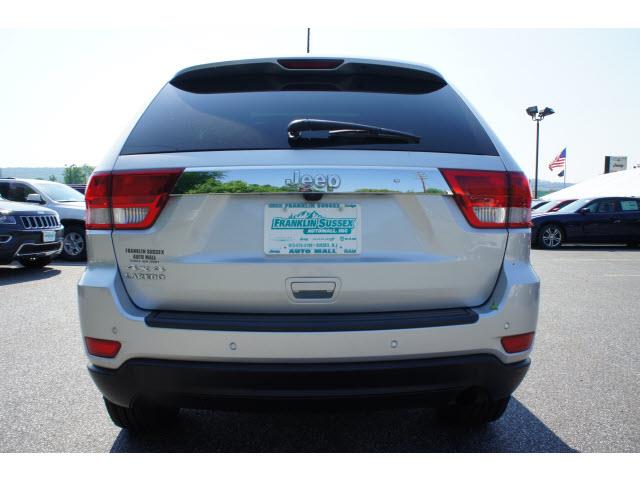 Jeep Grand Cherokee 2011 photo 20