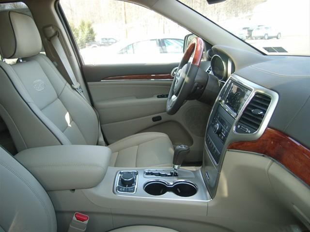 Jeep Grand Cherokee 2011 photo 3