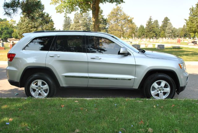 Jeep Grand Cherokee 2011 photo 4