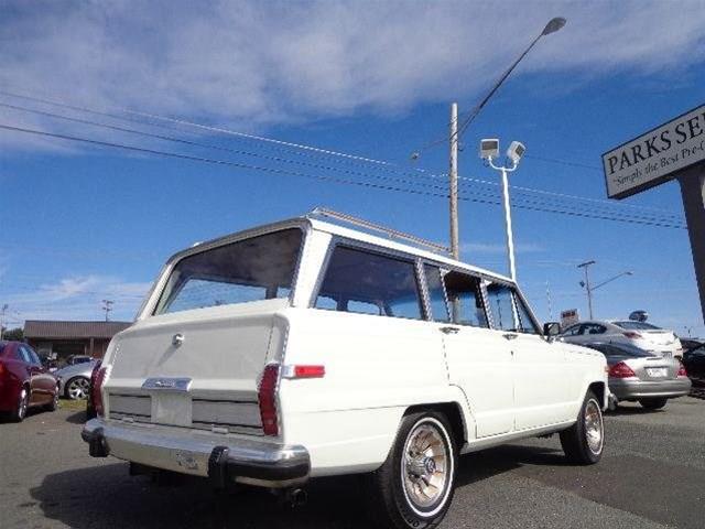 Jeep Grand Wagoneer 1984 photo 2