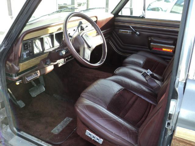 Jeep Grand Wagoneer 1990 photo 4