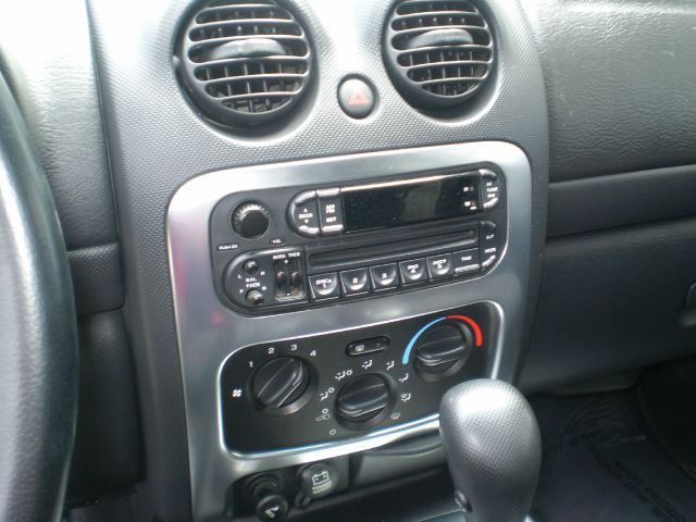Jeep Liberty 2002 photo 10