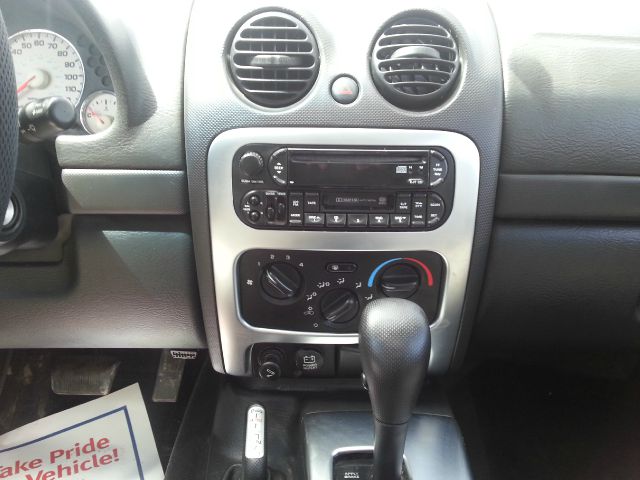 Jeep Liberty 2002 photo 2