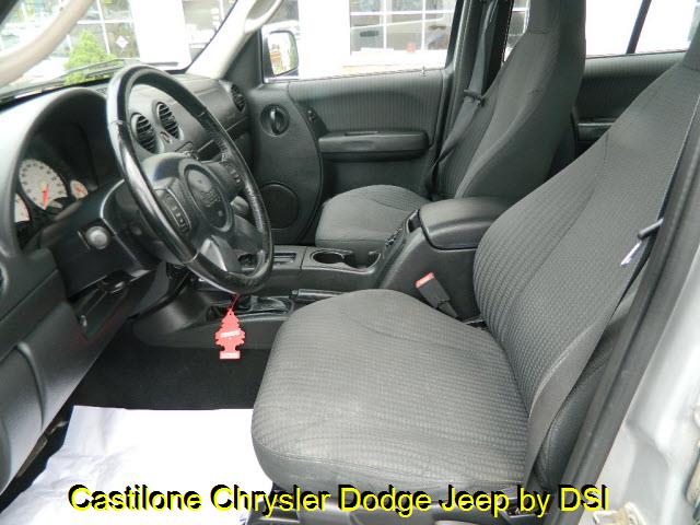 Jeep Liberty 2002 photo 2
