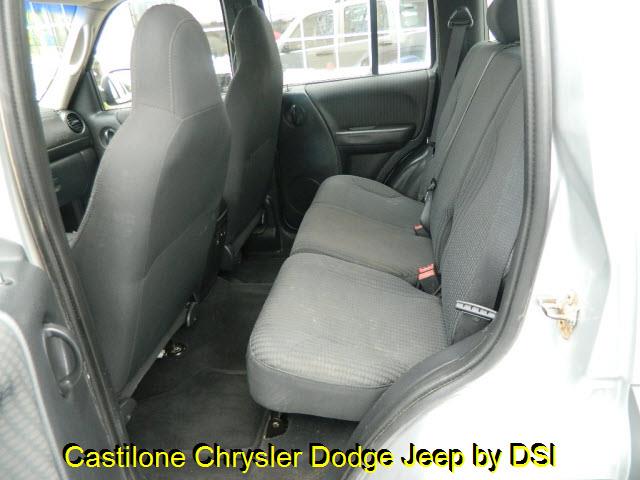 Jeep Liberty 2002 photo 4