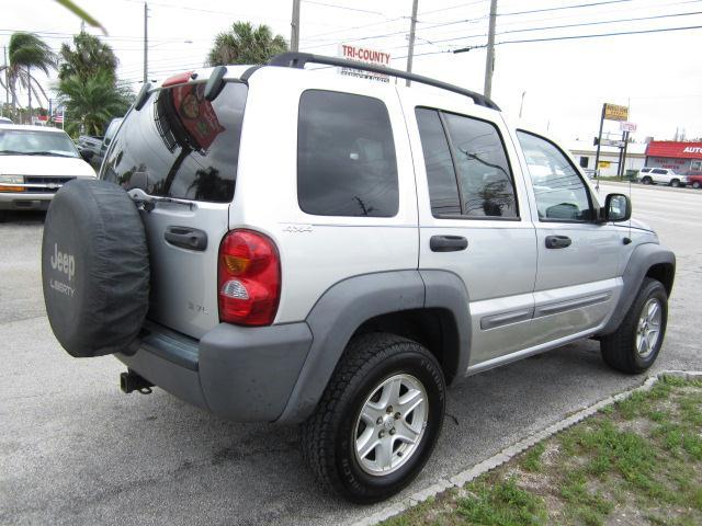 Jeep Liberty 2002 photo 2