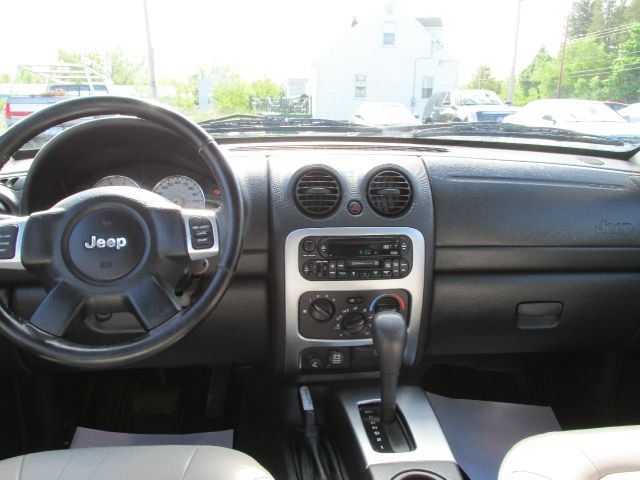 Jeep Liberty 2002 photo 3