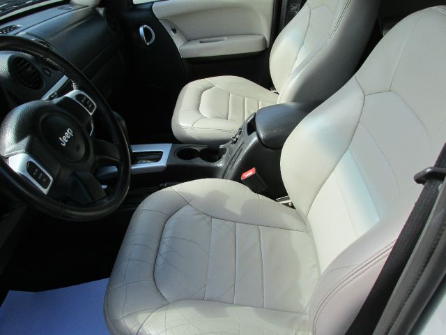 Jeep Liberty 2002 photo 4