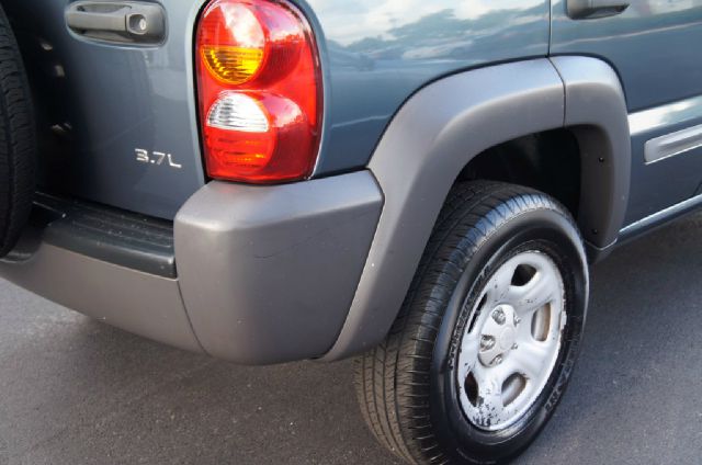 Jeep Liberty 2002 photo 2