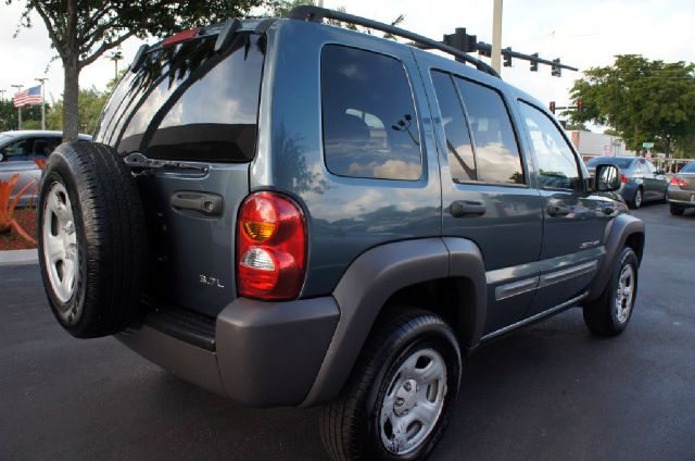 Jeep Liberty 2002 photo 4