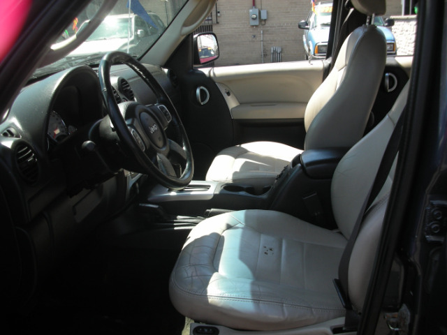 Jeep Liberty 2002 photo 11