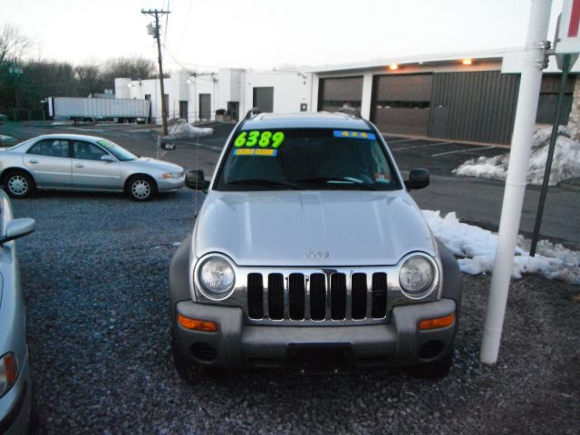 Jeep Liberty 2003 photo 2