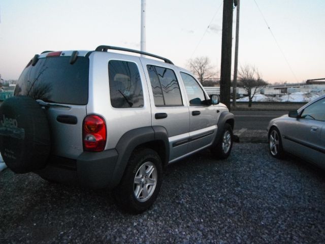 Jeep Liberty 2003 photo 4