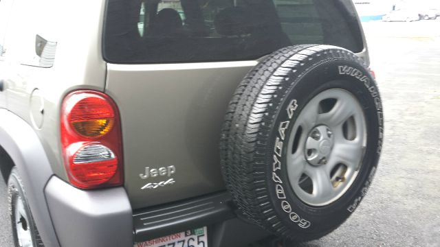 Jeep Liberty 2003 photo 2