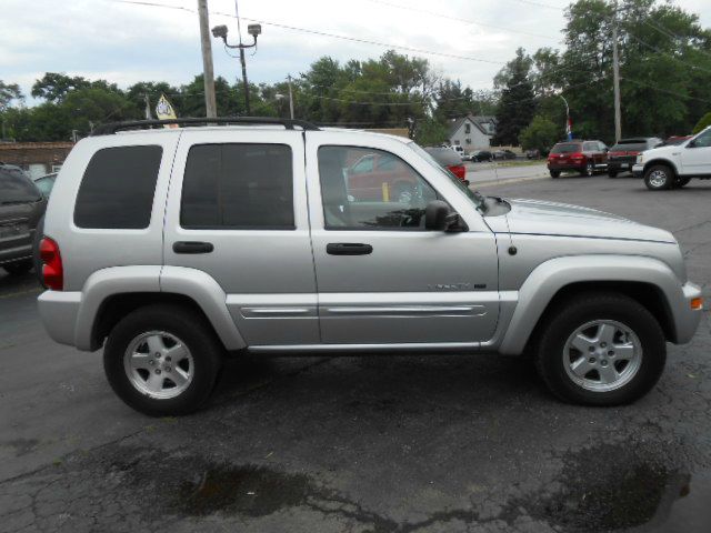 Jeep Liberty 2003 photo 2