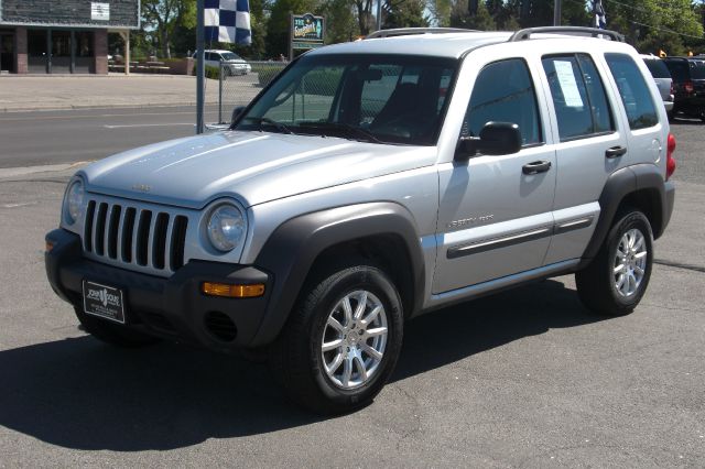 Jeep Liberty 2003 photo 2