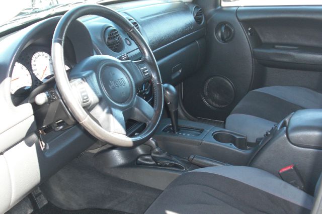Jeep Liberty 2003 photo 4