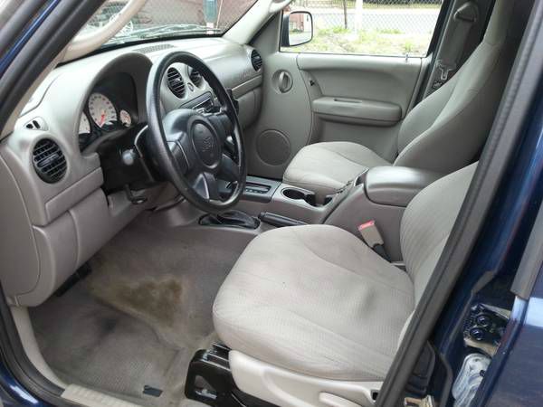 Jeep Liberty 2003 photo 2