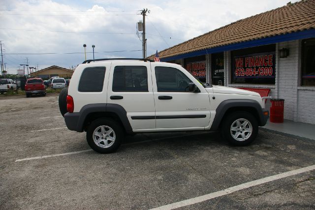 Jeep Liberty 2003 photo 2