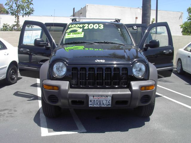 Jeep Liberty 2003 photo 2