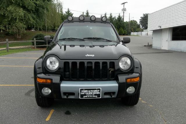 Jeep Liberty 2003 photo 2