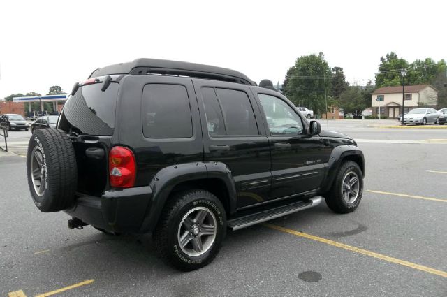 Jeep Liberty 2003 photo 3