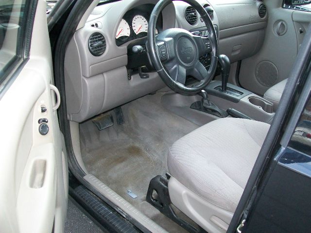 Jeep Liberty 2003 photo 3