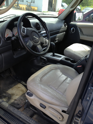 Jeep Liberty 2003 photo 2