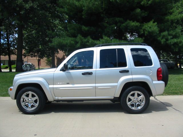 Jeep Liberty 2003 photo 2
