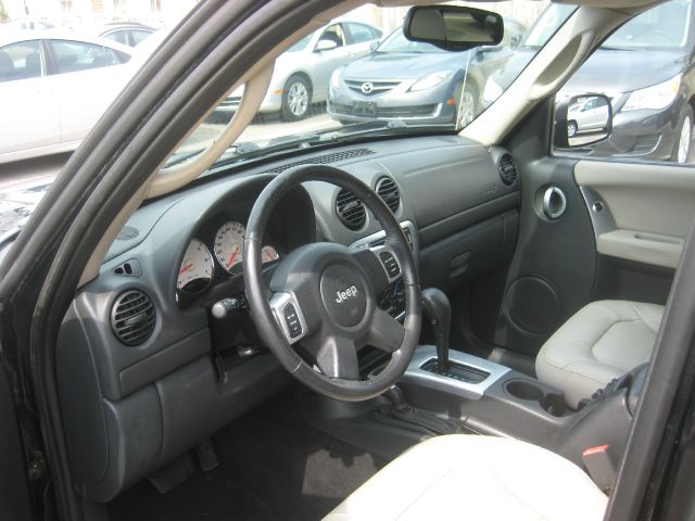 Jeep Liberty 2003 photo 10