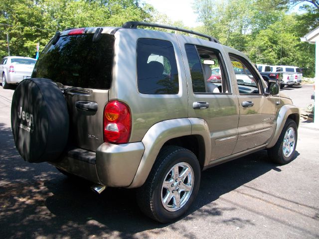 Jeep Liberty 2003 photo 2