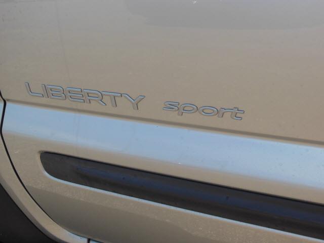 Jeep Liberty 2003 photo 7