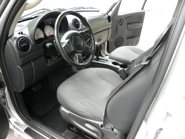 Jeep Liberty 2003 photo 2