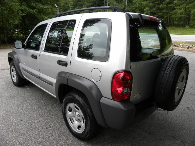 Jeep Liberty 2003 photo 3
